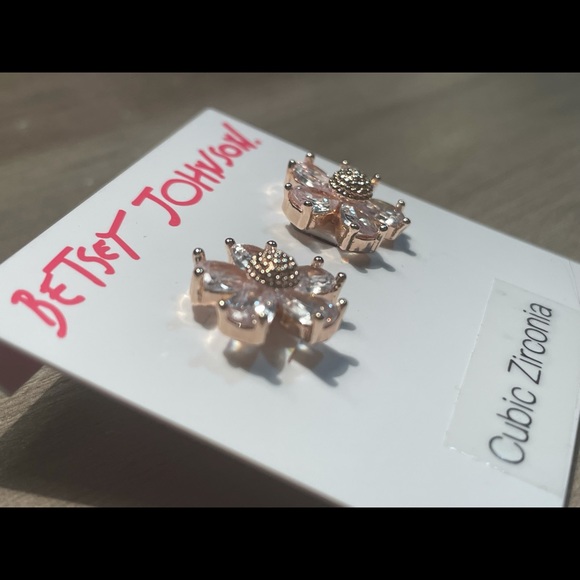 Betsey Johnson Flower Earrings Cubic Zirconia - Picture 4 of 4